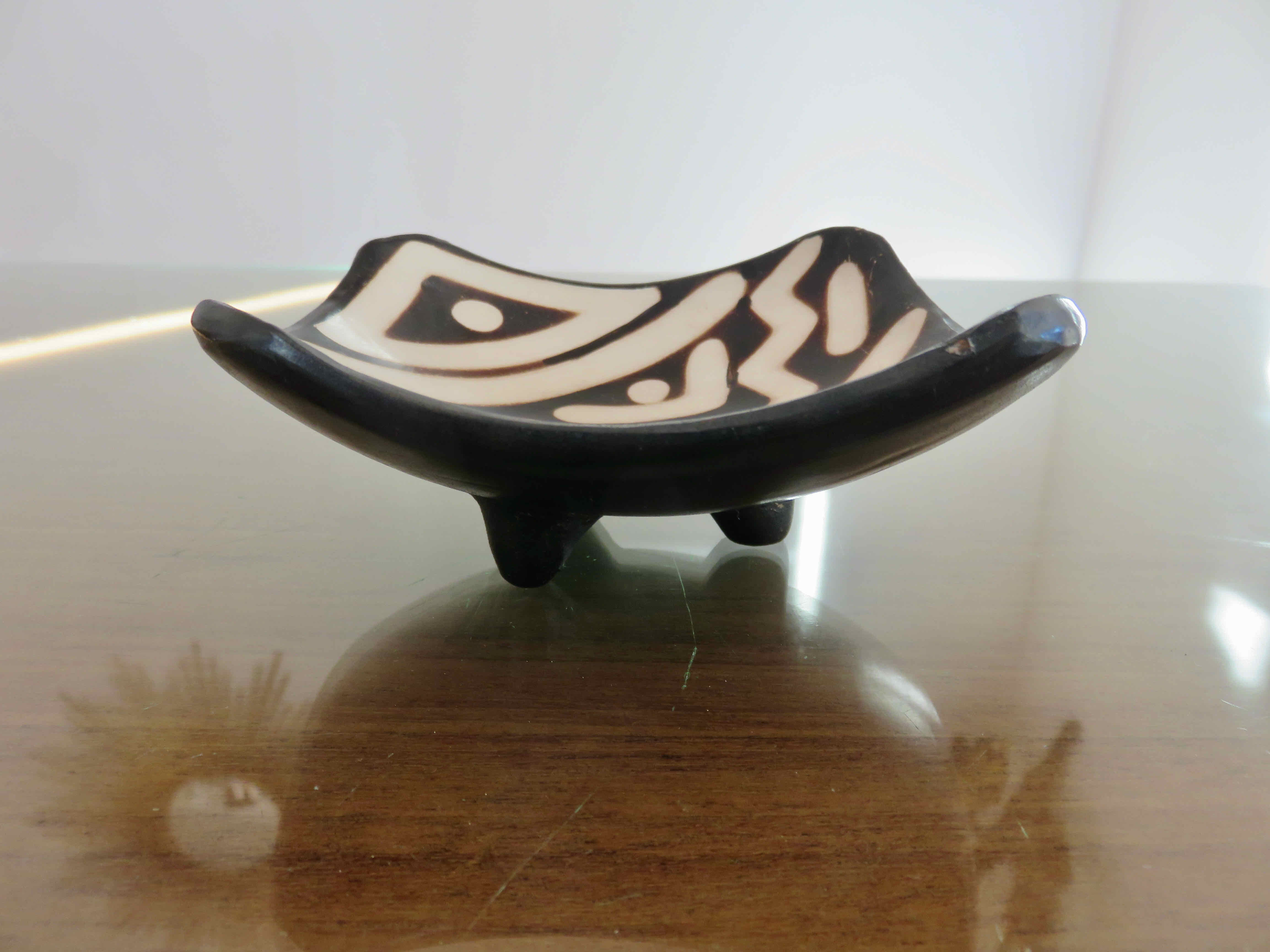 Ethnic tidy, tripod, terracotta 60s