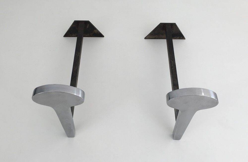 Paire de chenets modernistes en acier chromé et fer forgé