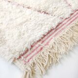 Moroccan berber carpet beni ouarain ecru with pink diamonds engraved 295x200cm