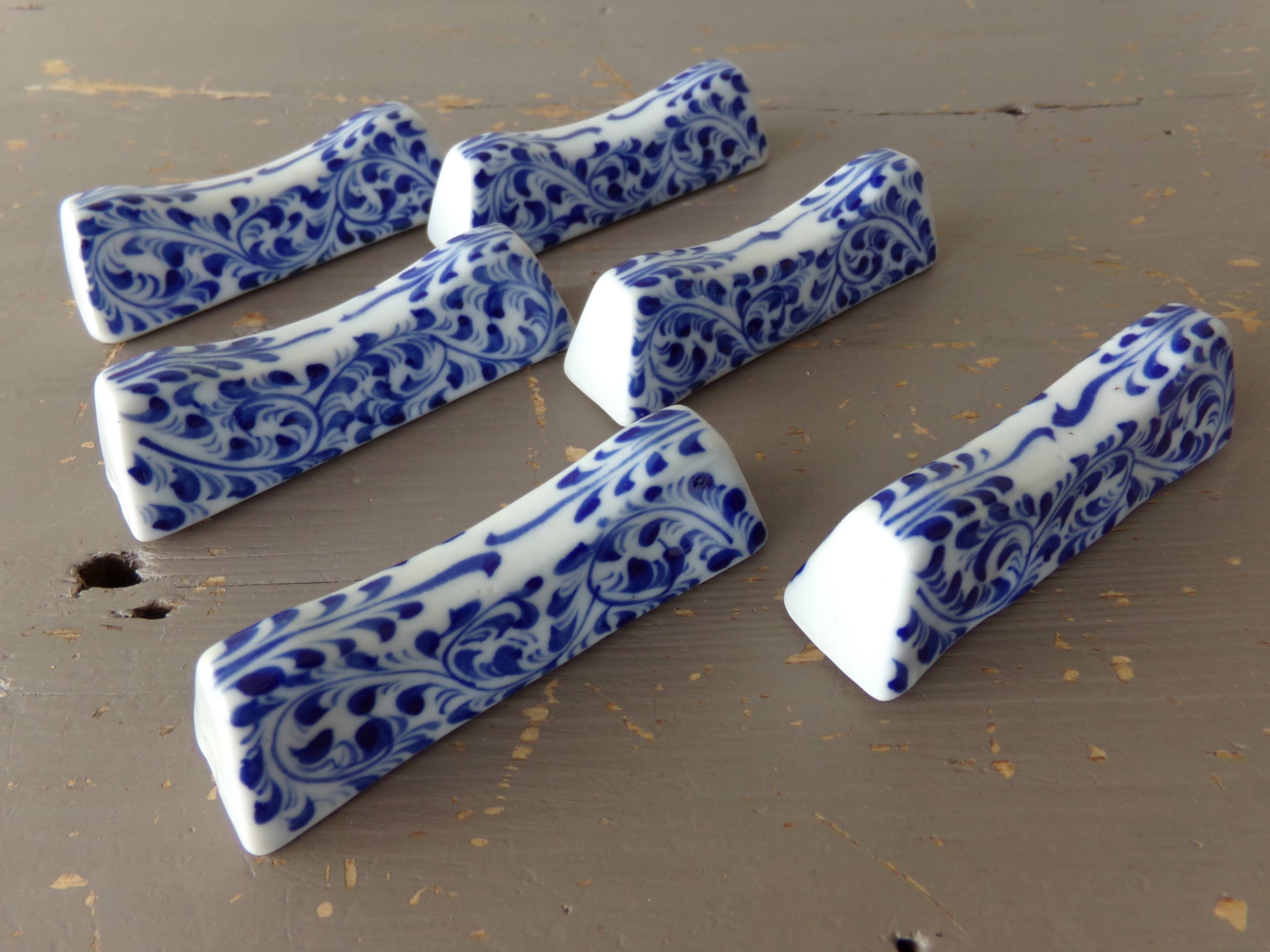 6 blue porcelain knife holders