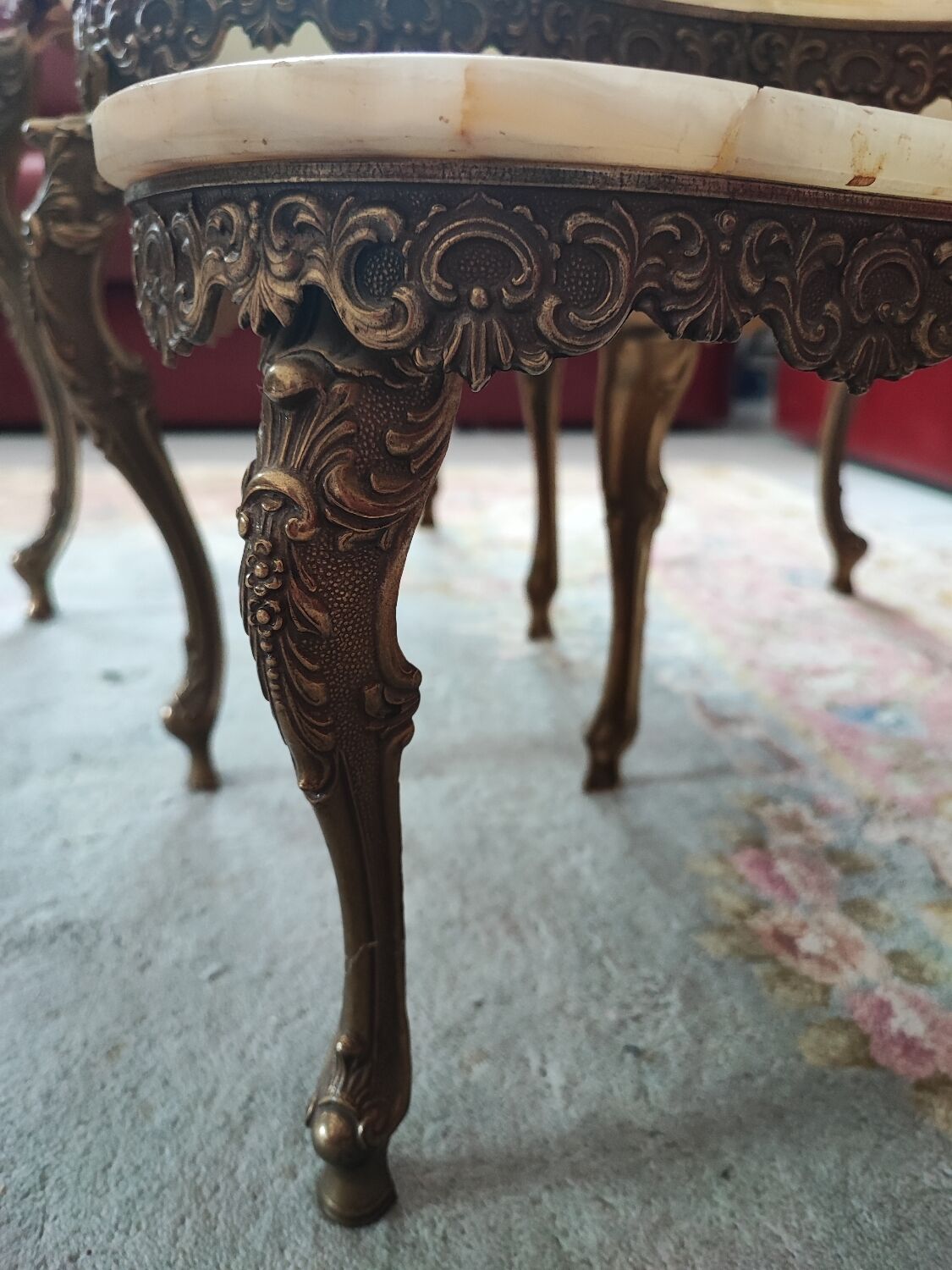 Kidney bean nesting tables