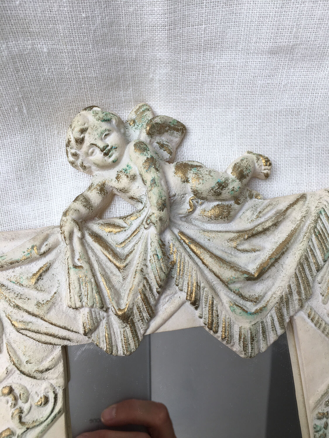 Mirror to pose angel