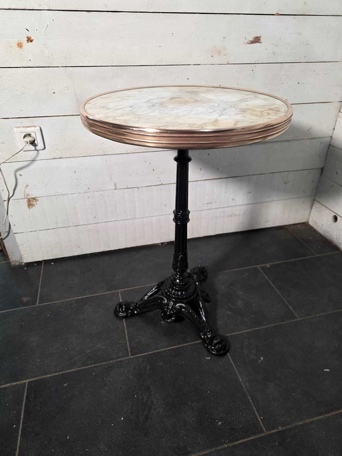 Guéridon de bistrot dessus marbre et laiton pied fonte