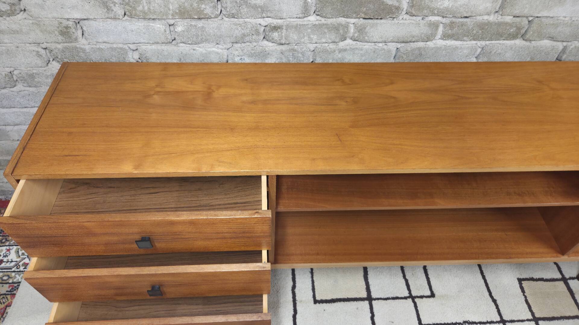 Large vintage sideboard from the 60s/70s – 3 drawers – modernist design