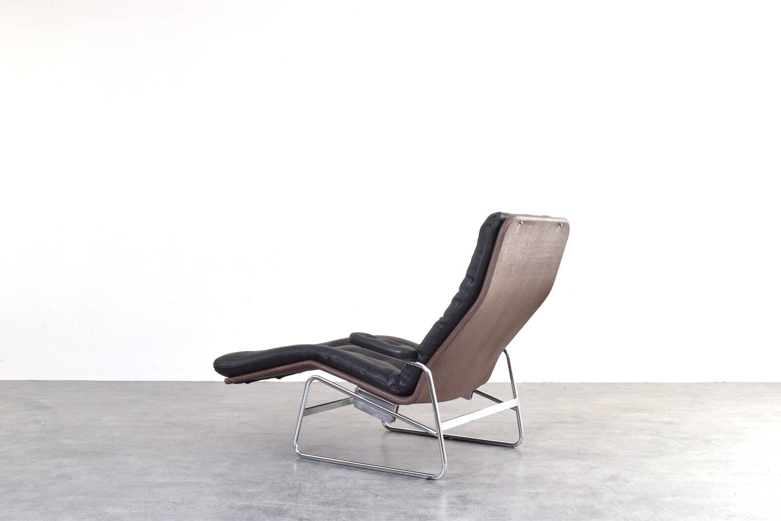 Bauhaus Leather and Chrome Model Fenix Chaise Longue by Sam Larsson for Dux