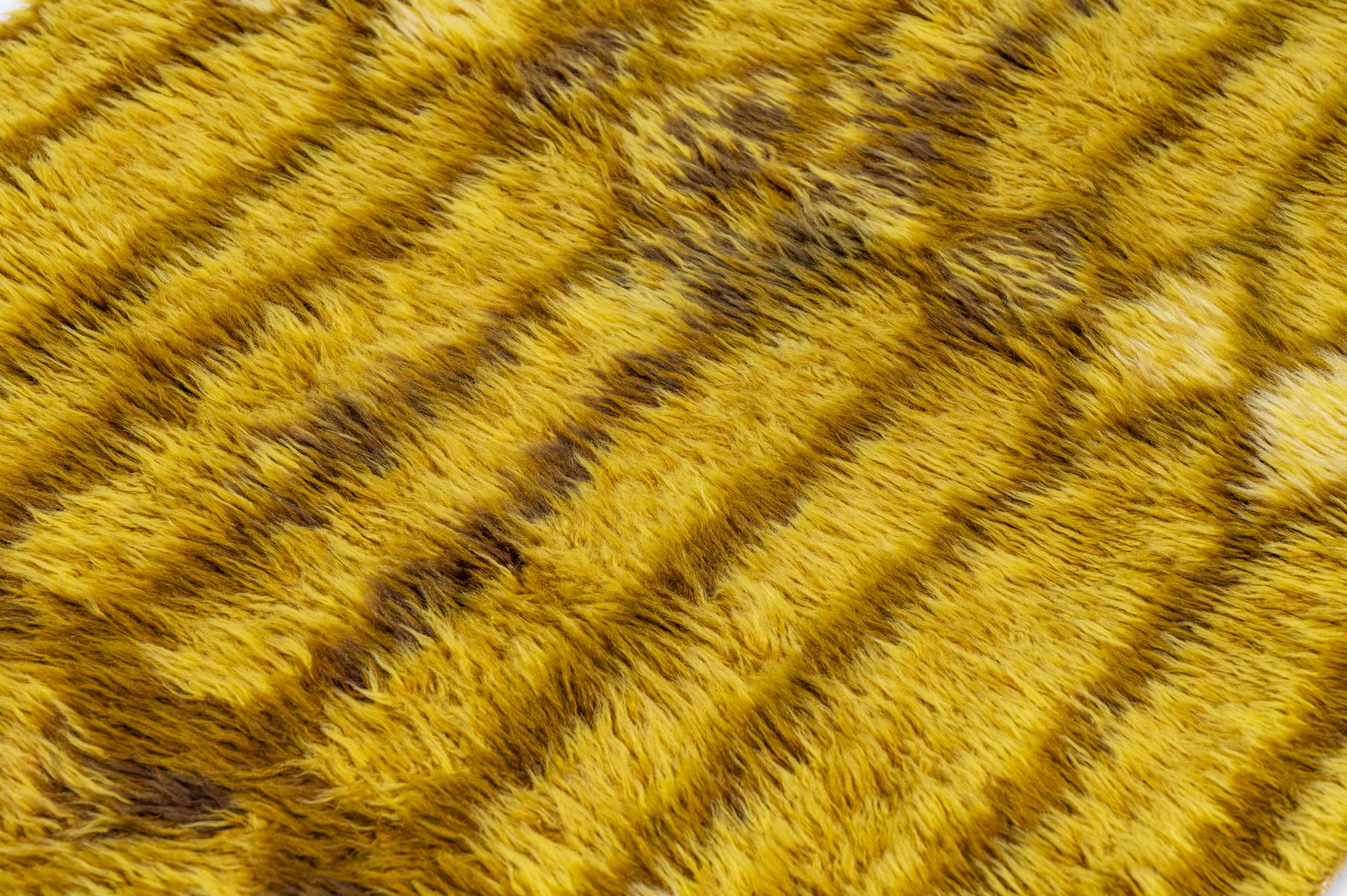 Scandinavian style 20th century modern rya rug. 135x66 cm (53x26 in).