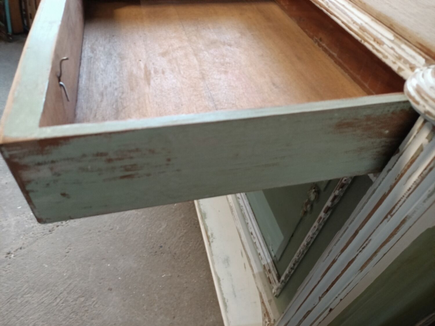 Patinated buffet service