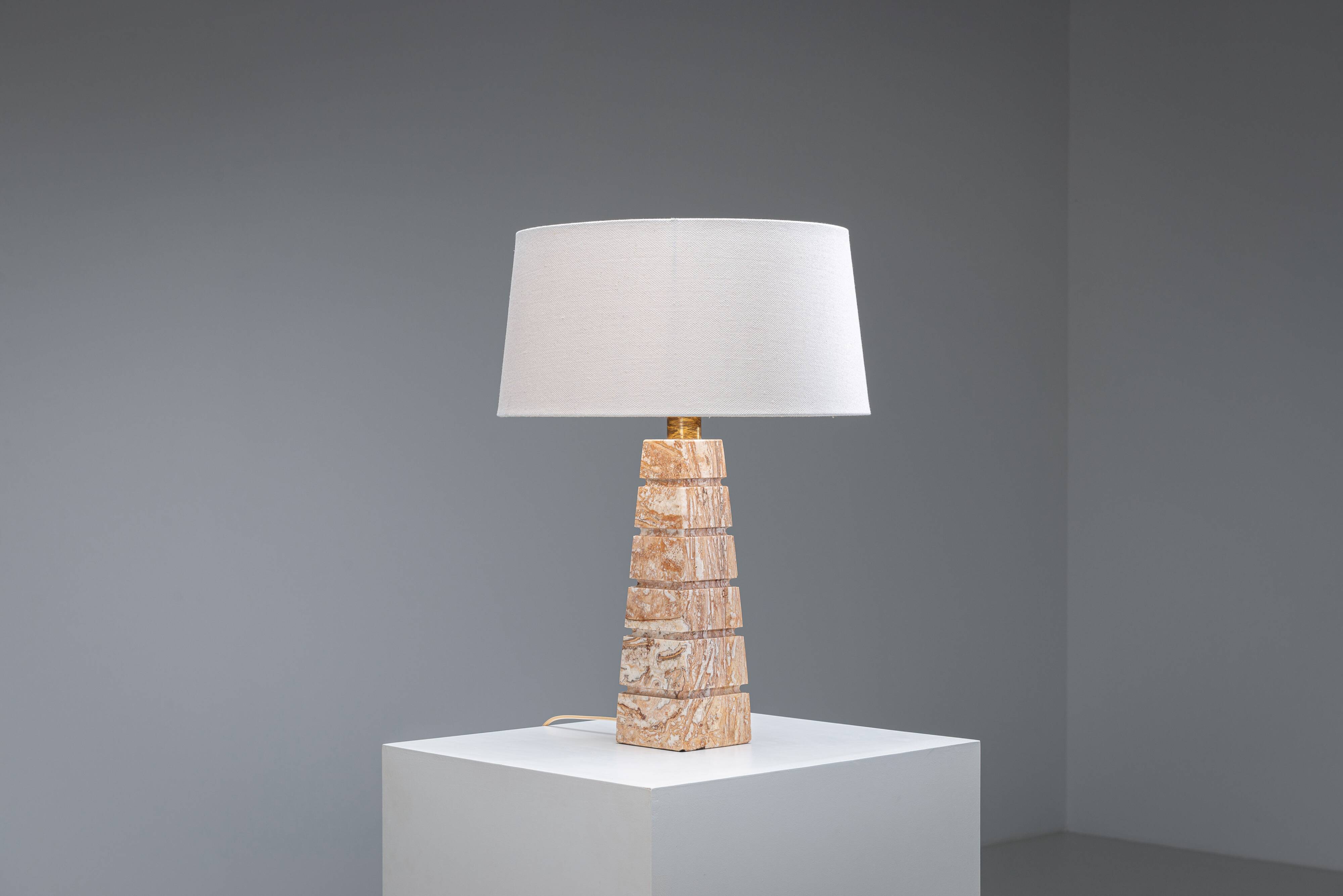 Geometric pyramid shaped travertine-onyx table lamp
