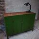 Comptoir industriel en acier vert