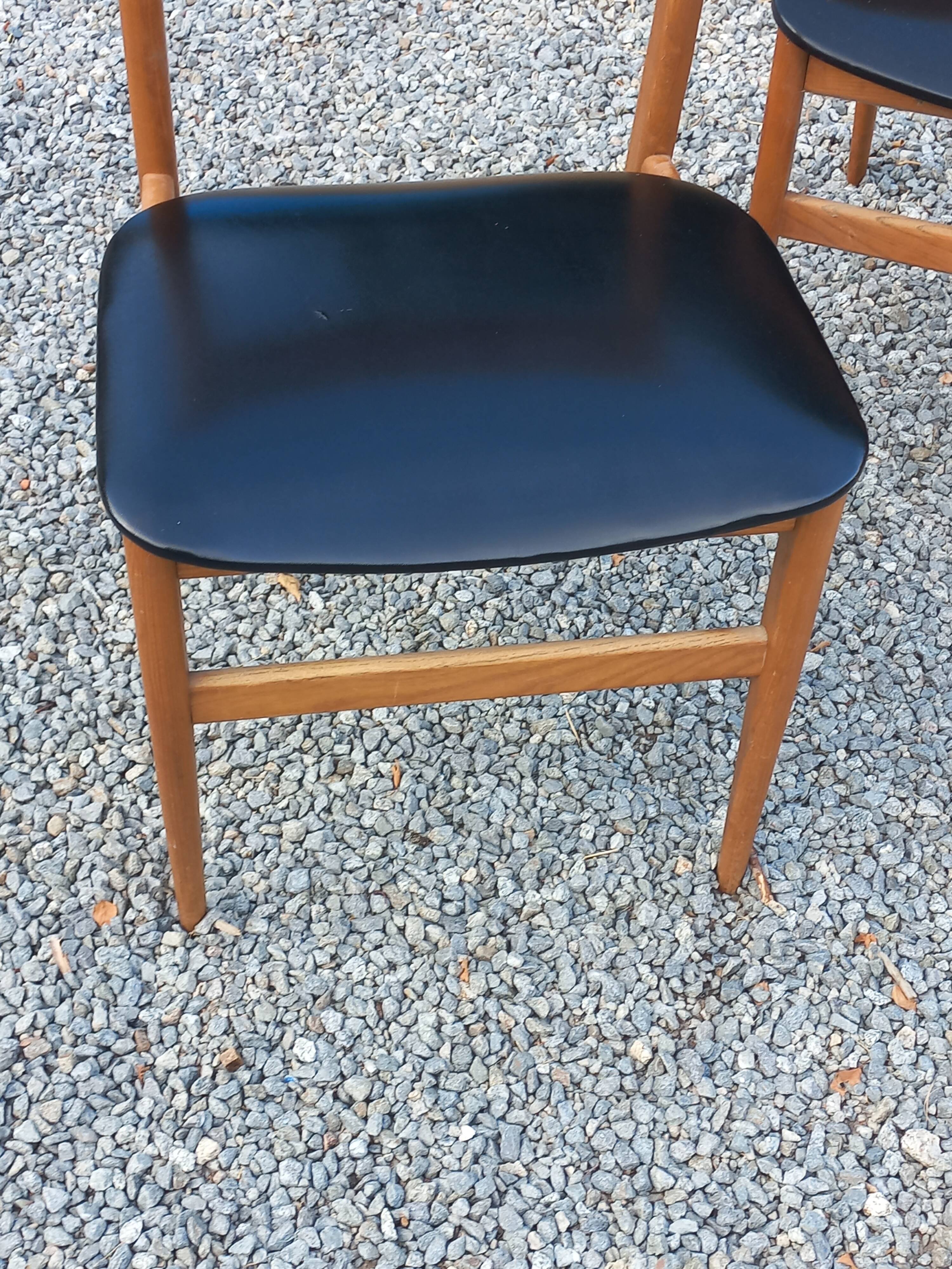 Set of 4 Scandinavian-style teak chairs from the 1970s.