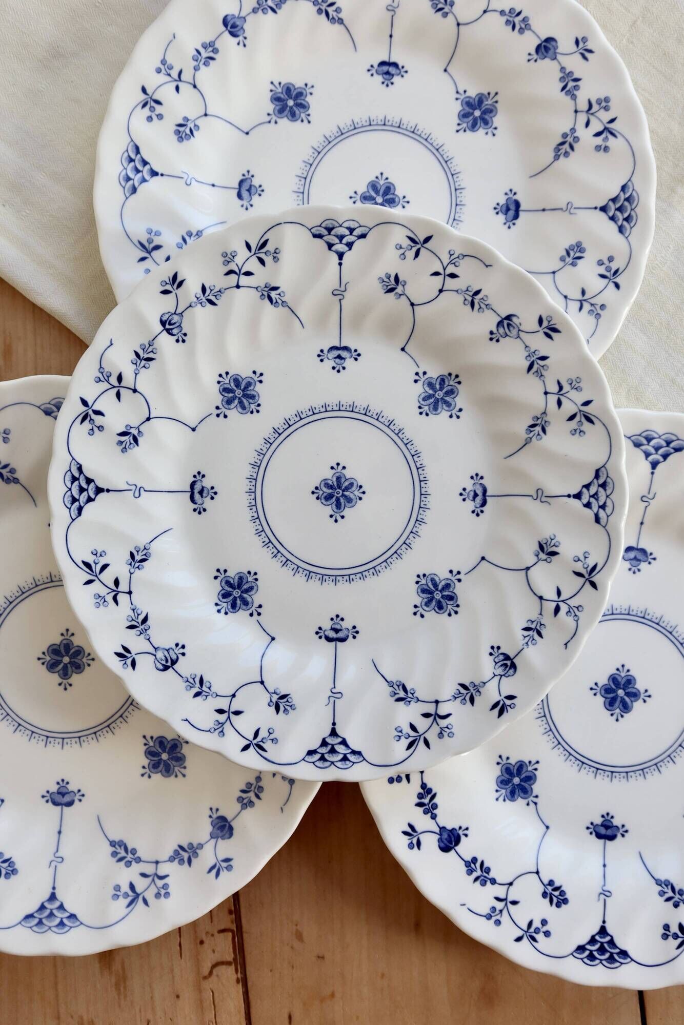 4 vintage dessert plates Churchill blue and white porcelain