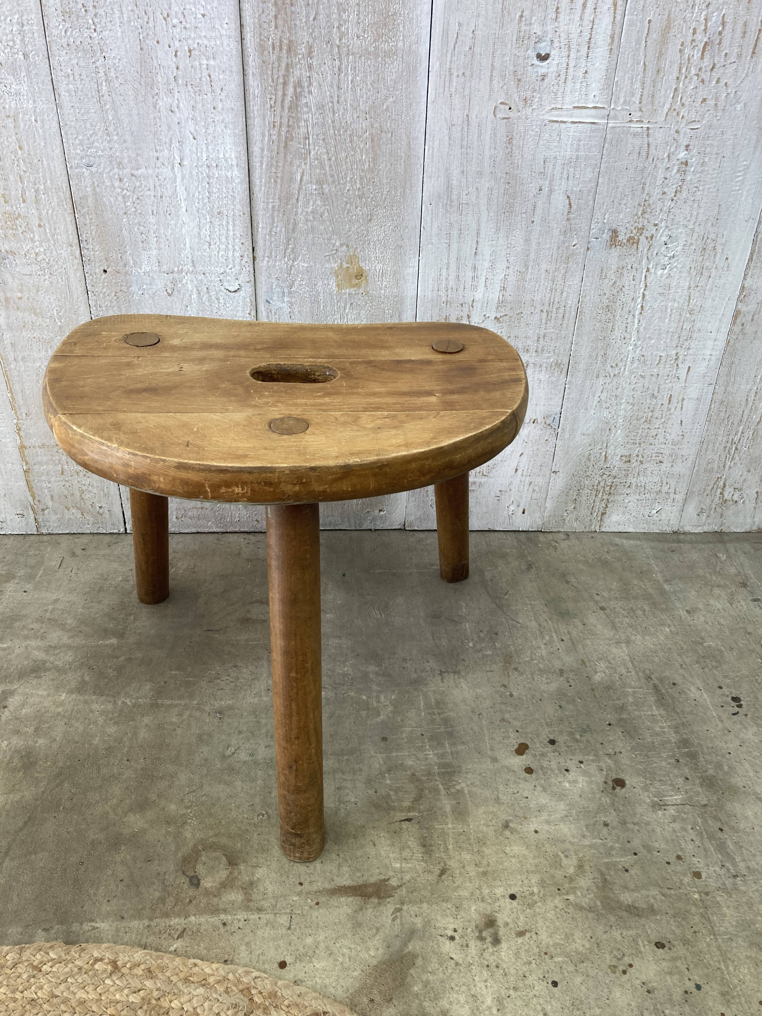 Tripod farm stool