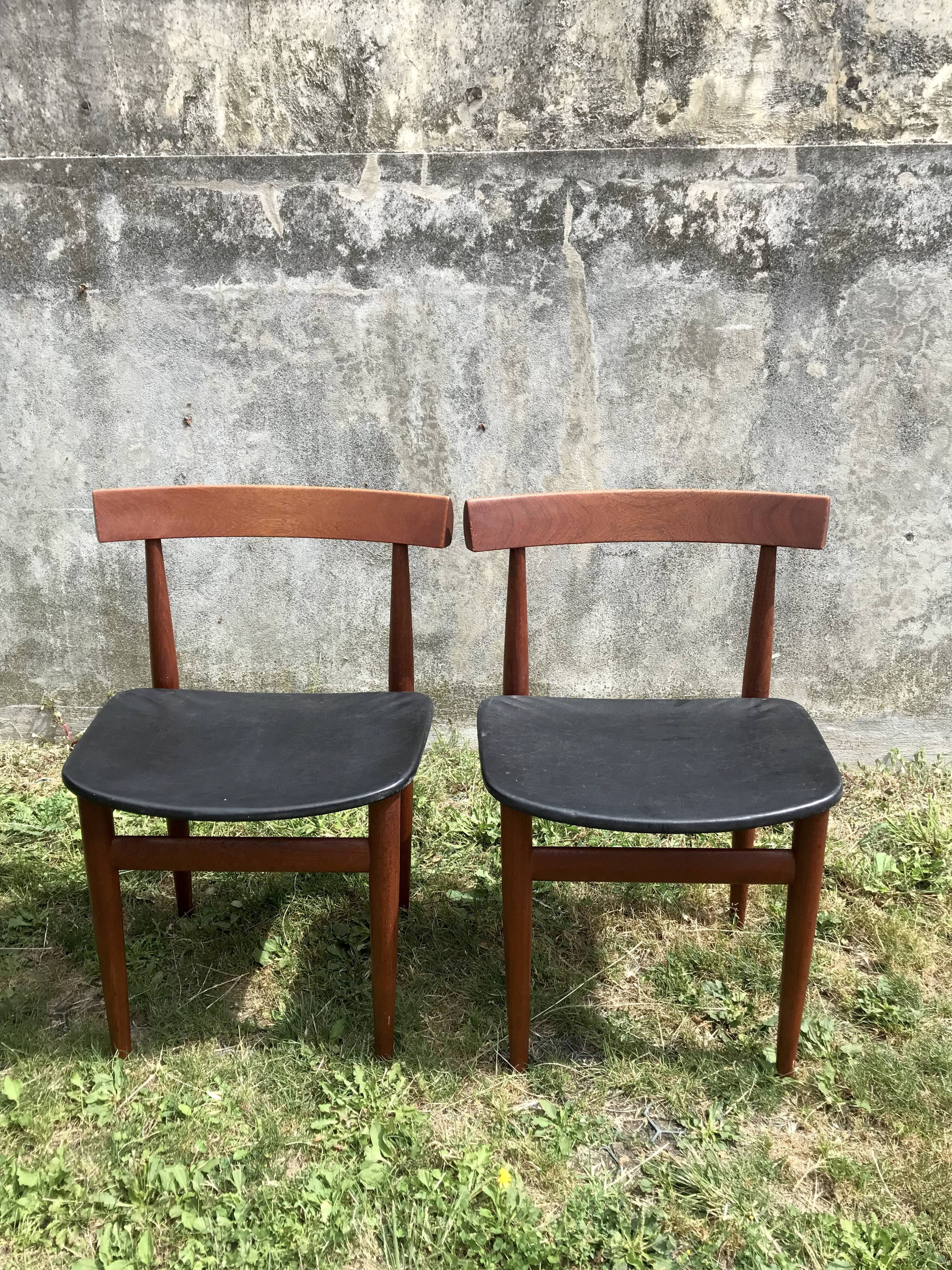 Table and 2 chairs Hans Olsen