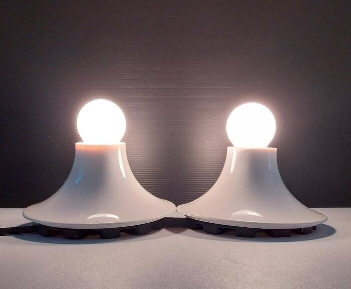 Pair of "Teti" wall lights Vico Magistretti, Artemide