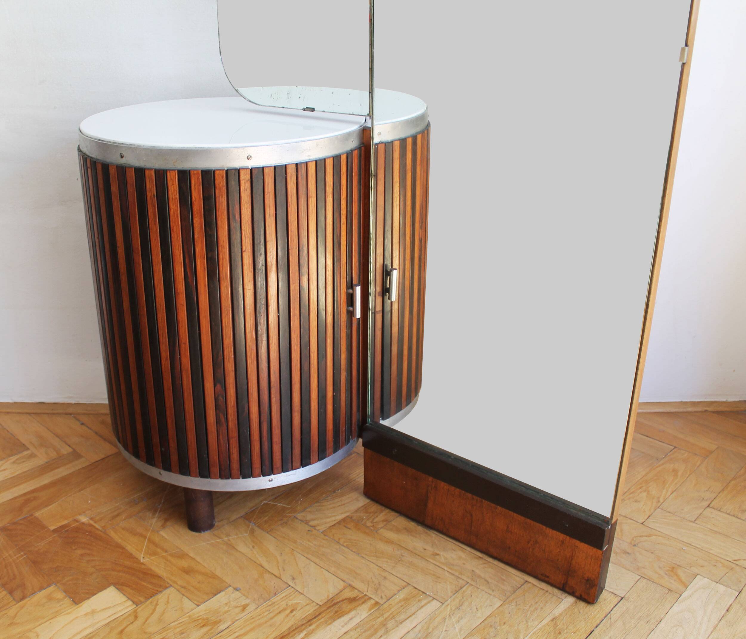Coiffeuse des années 1930 par UP Brno