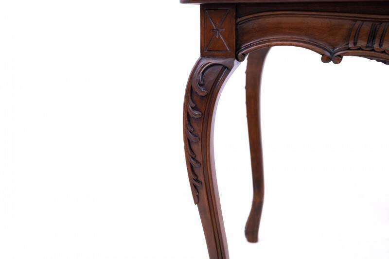 Table en noyer antique datant d'environ 1880, France. Après rénovation.