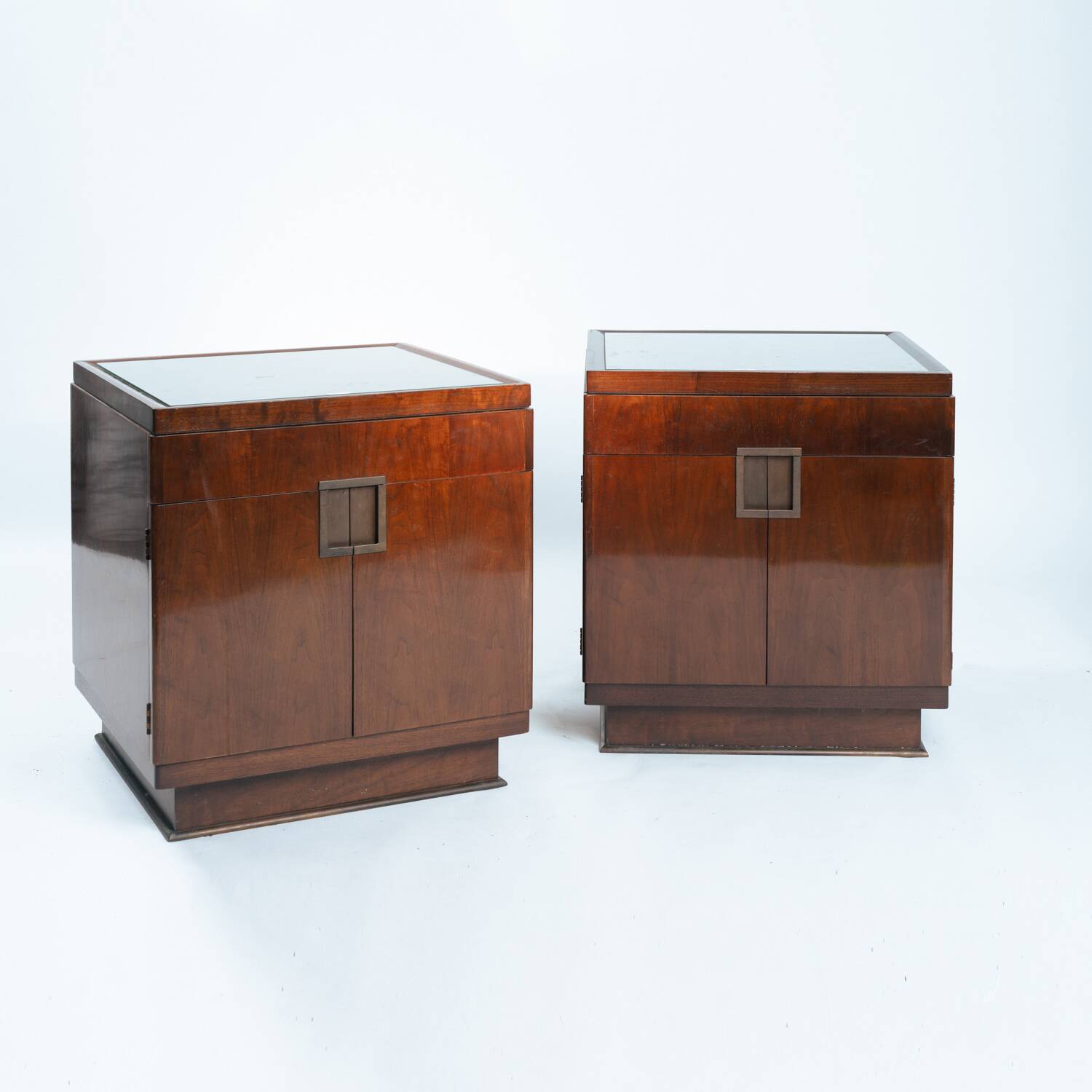 Walnut Veneered Drawer Cabinets or Nightstands by Baker, England, 1970s