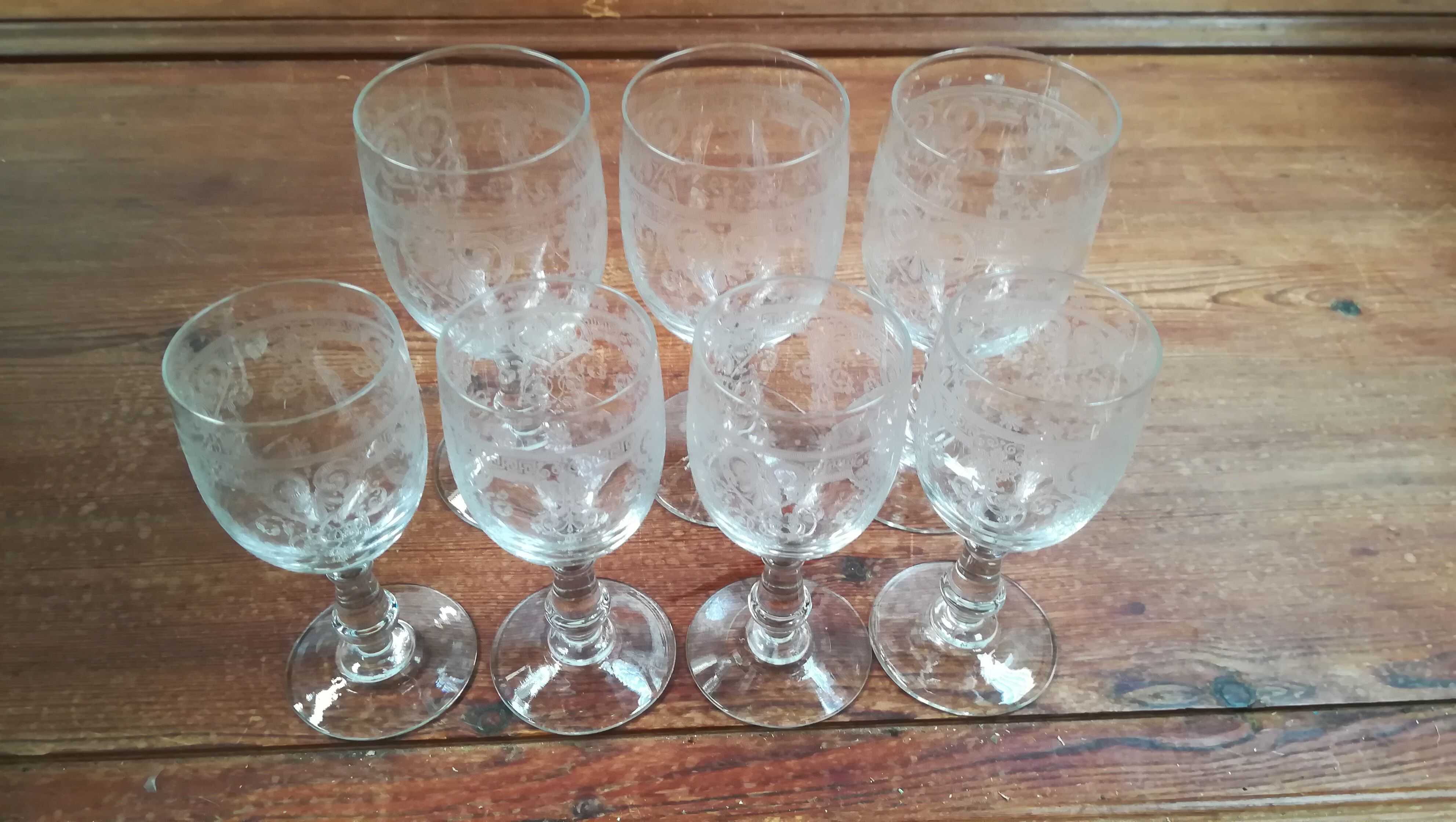 Set of 7 glasses cut with hearts and scrolls