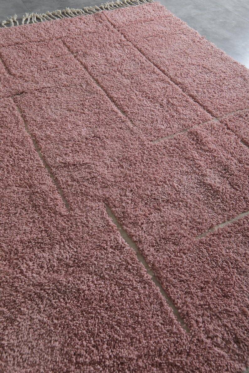Custom traditional Beni Ouarain rug in handmade pink, 2/3 m.