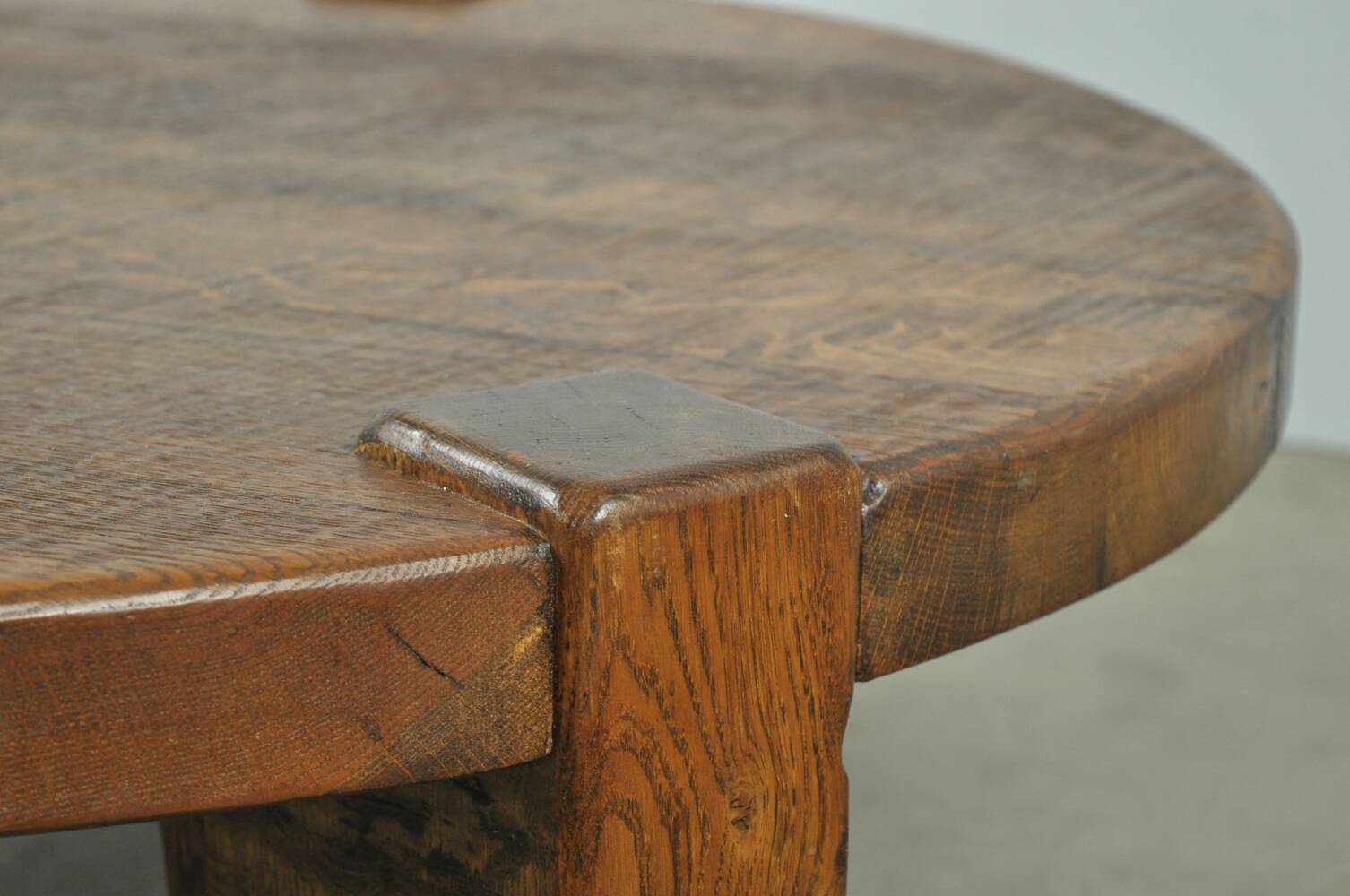 Solid oak round coffee table, Brutalist 1970s