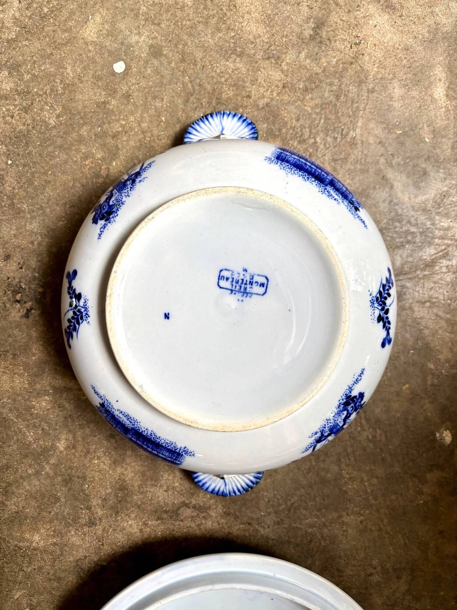 Large soup tureen Creil & Montereau in blue ironstone, "Japan" service.