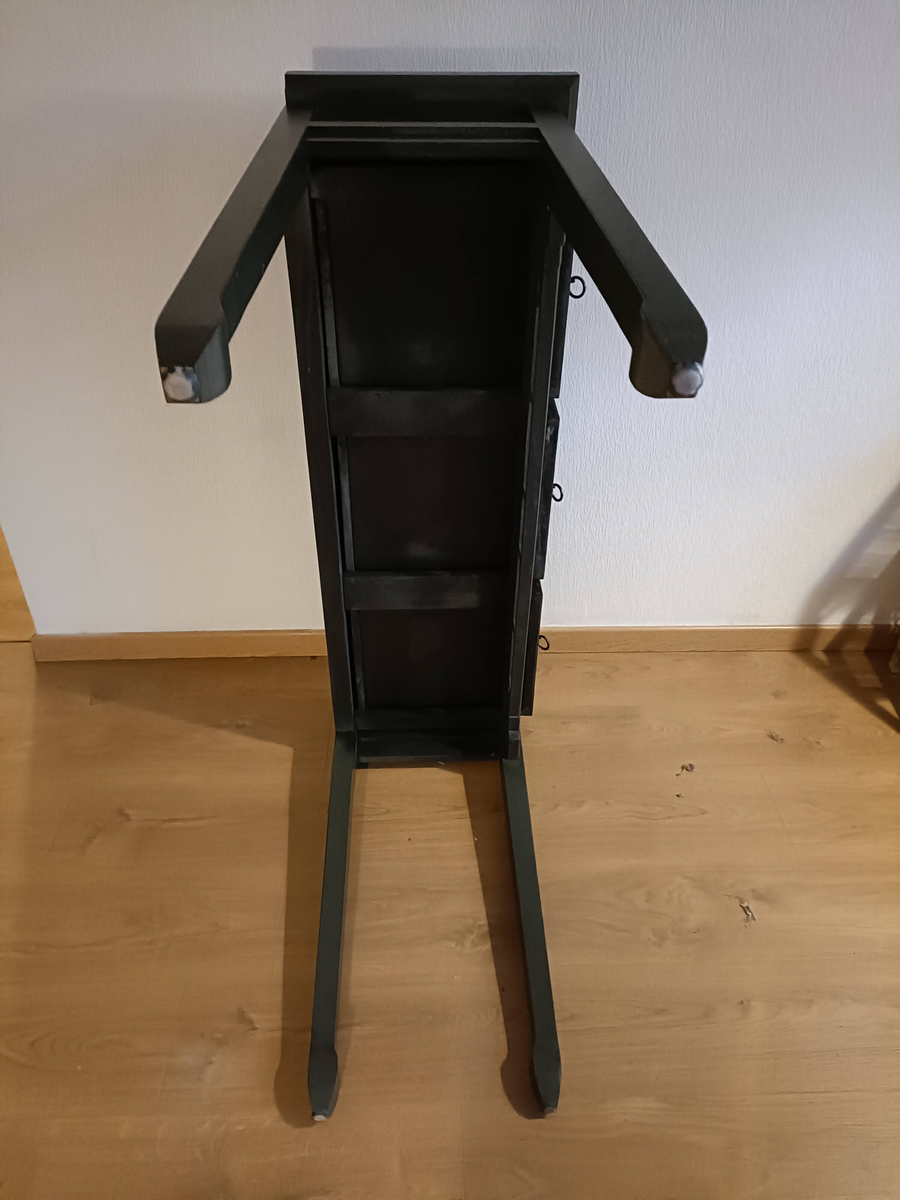 Console in pine japan jade tika