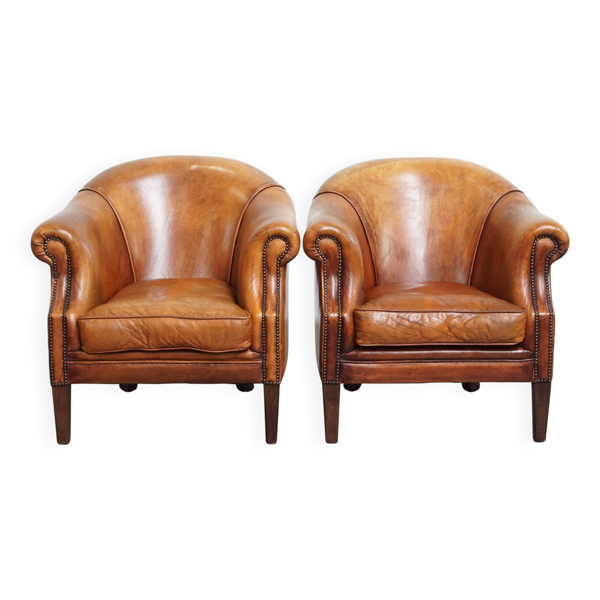 Set of 2 club chairs made of sheepskin leather
