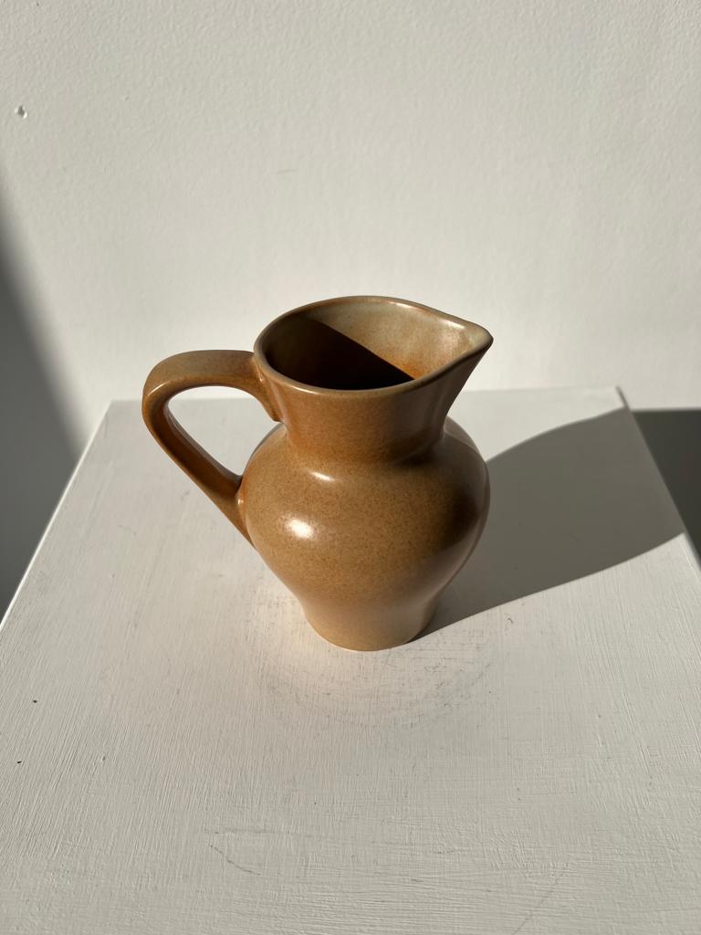 Pitcher in light beige sandstone