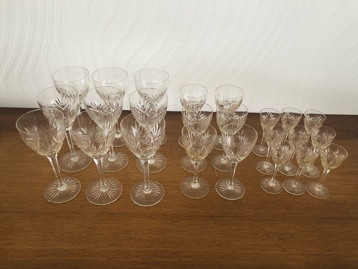 Chiseled crystal glass set