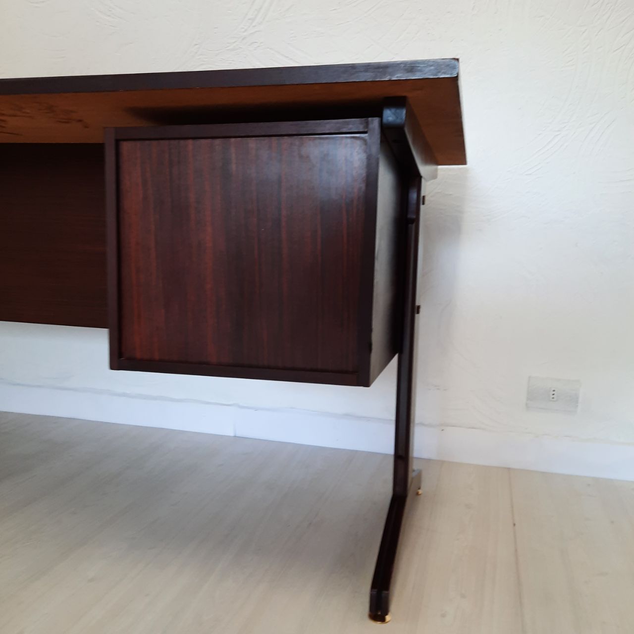 Center desk - vintage - AV contemporary furnishings