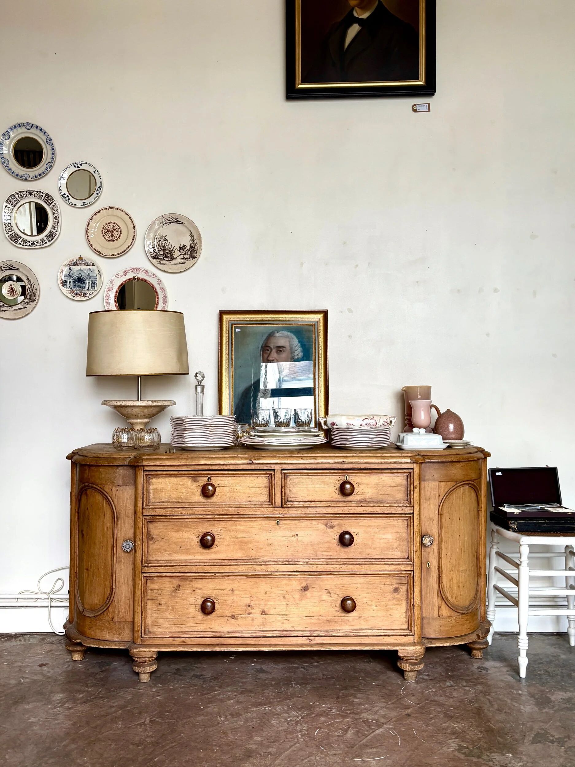 English half-moon sideboard, 2 doors and 4 drawers in light wood, 1930.