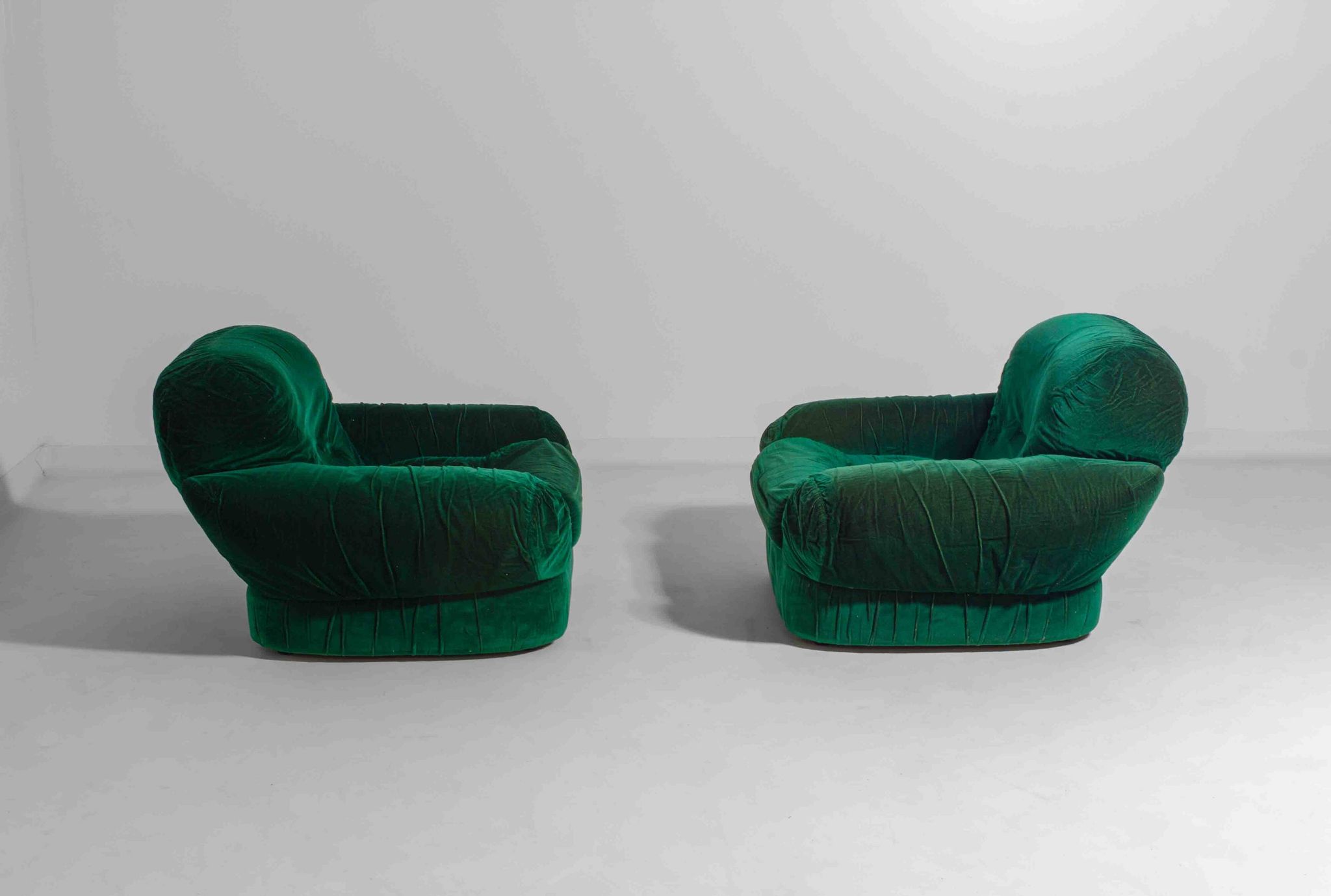 Pair of plump lounge fauteuils in green velvet, Italy 1970s