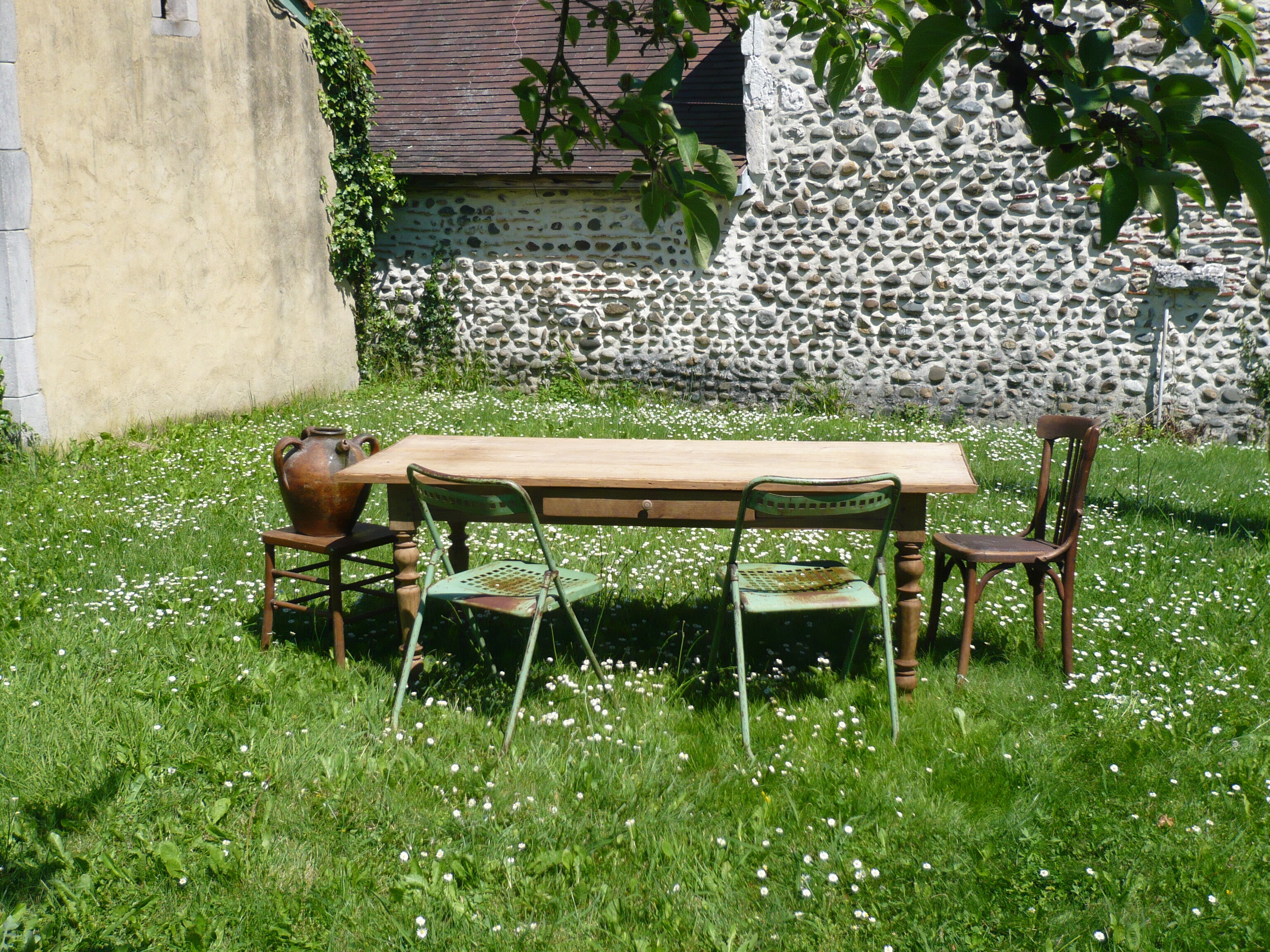Farm table