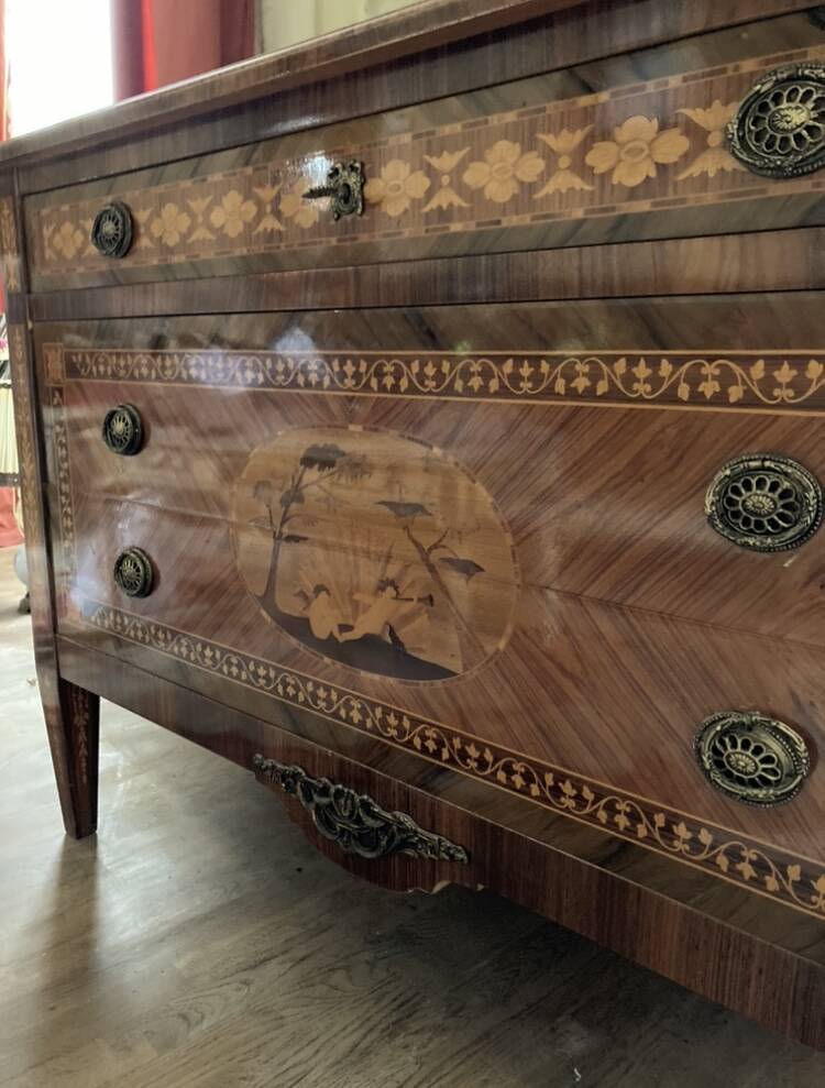 Commode ancienne en marqueterie de style Louis XVI