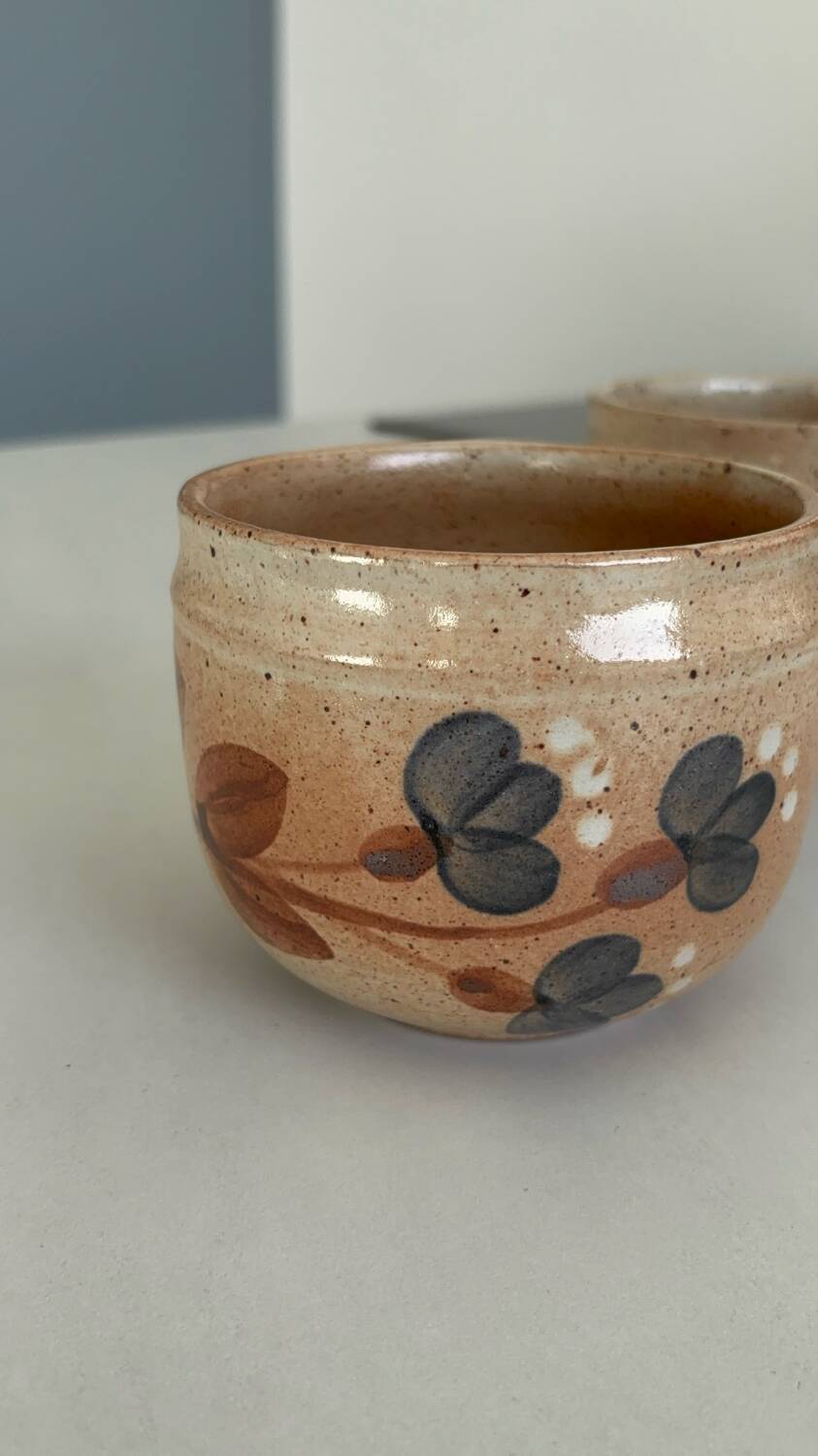 Set of 2 large vintage stoneware mugs from Atelier du Marais – Flower mugs