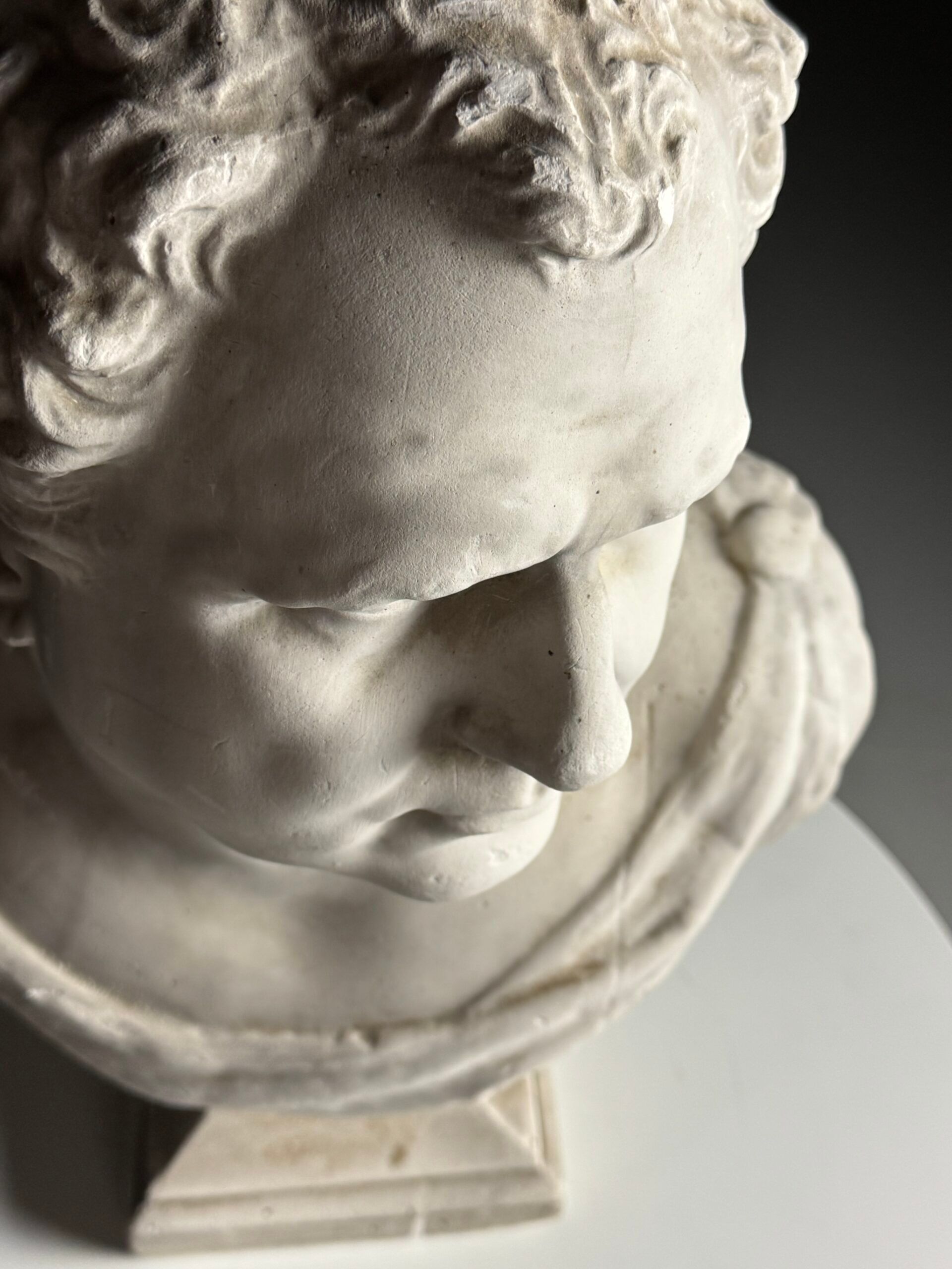 Buste de Vitellius en plâtre romain, 20e siècle.