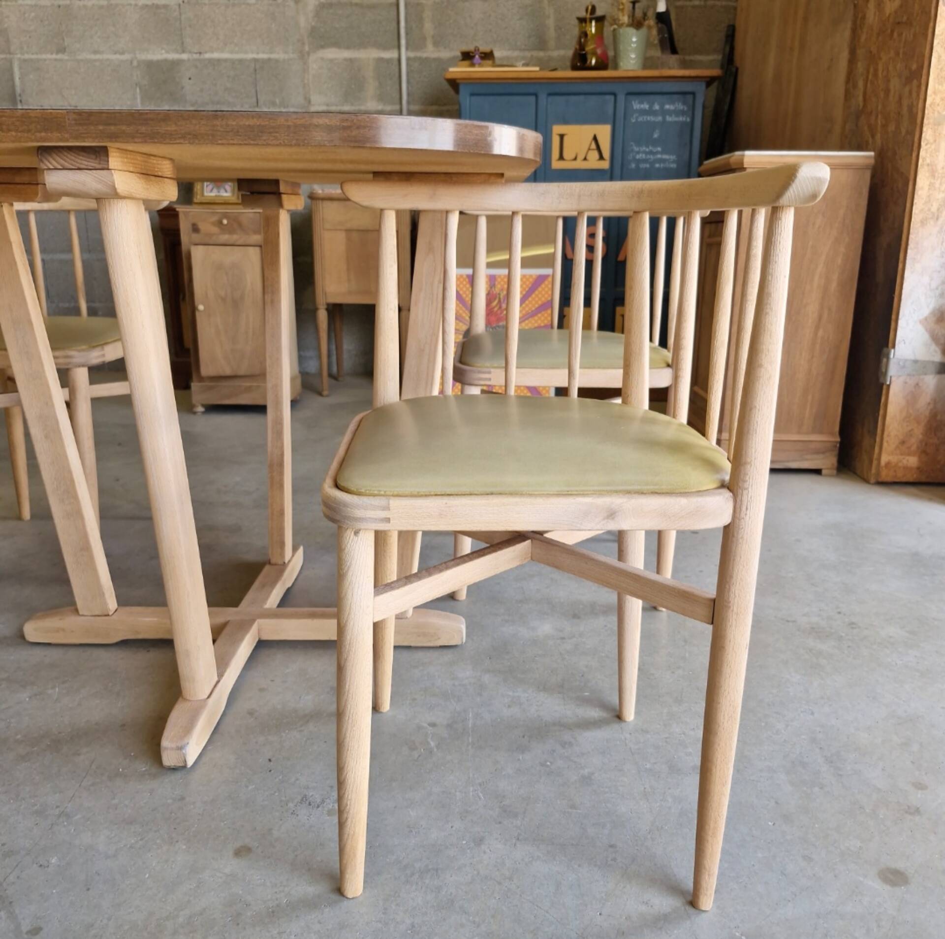 Ensemble vintage attribué à Thonet – table + 4 chaises années 60