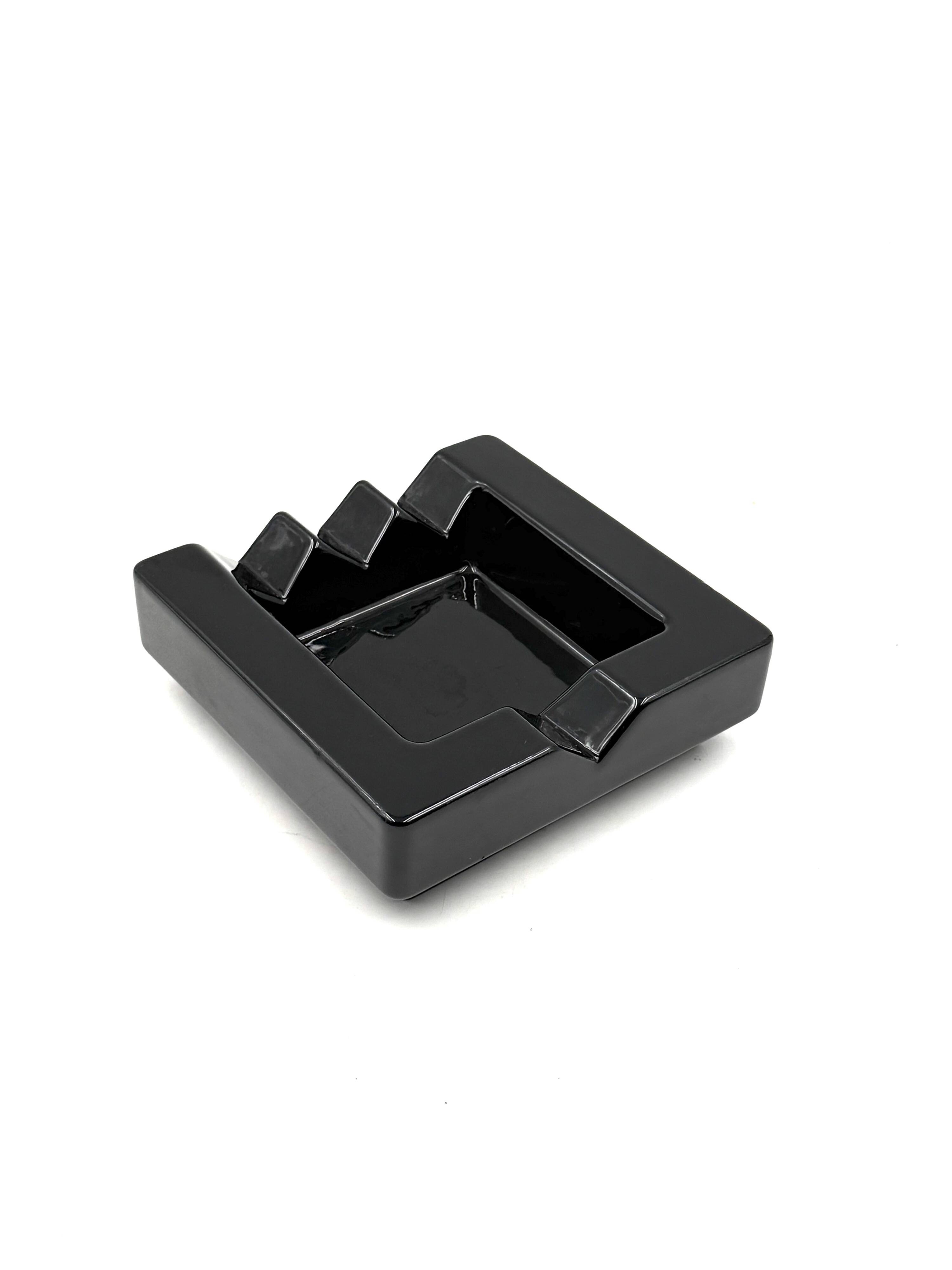 Postmodern ceramic ashtray, in the manner of Ettore Sottsass, il Mambruco,