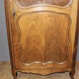 Louis XV bonnetière in walnut from the late 18th century