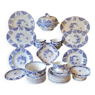 Large delft service for 12 people.