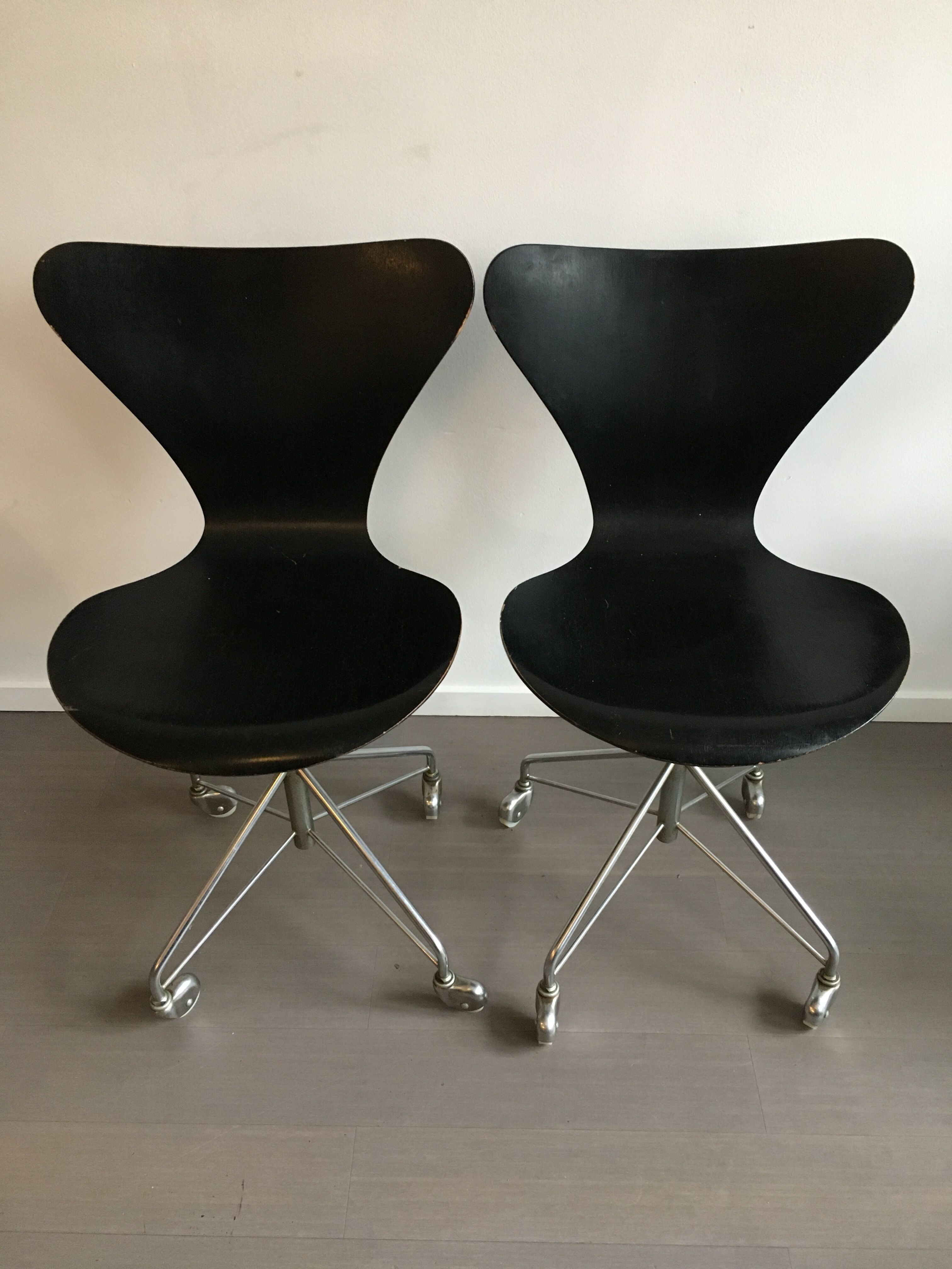 3117  chairs by Arne Jacobsen for Fritz Hansen
