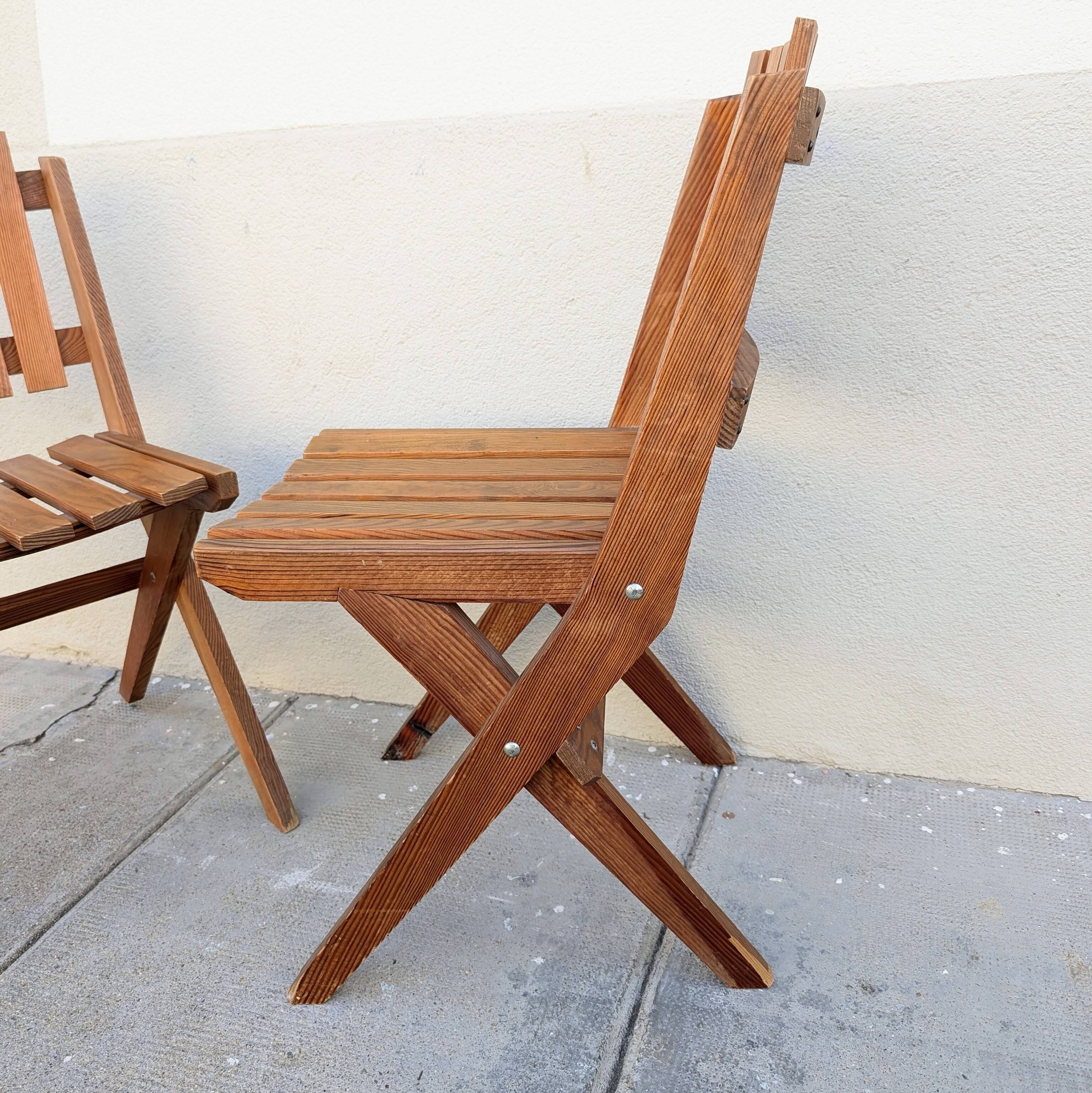 Pair of solid pine folding chairs - Editions DEJOU