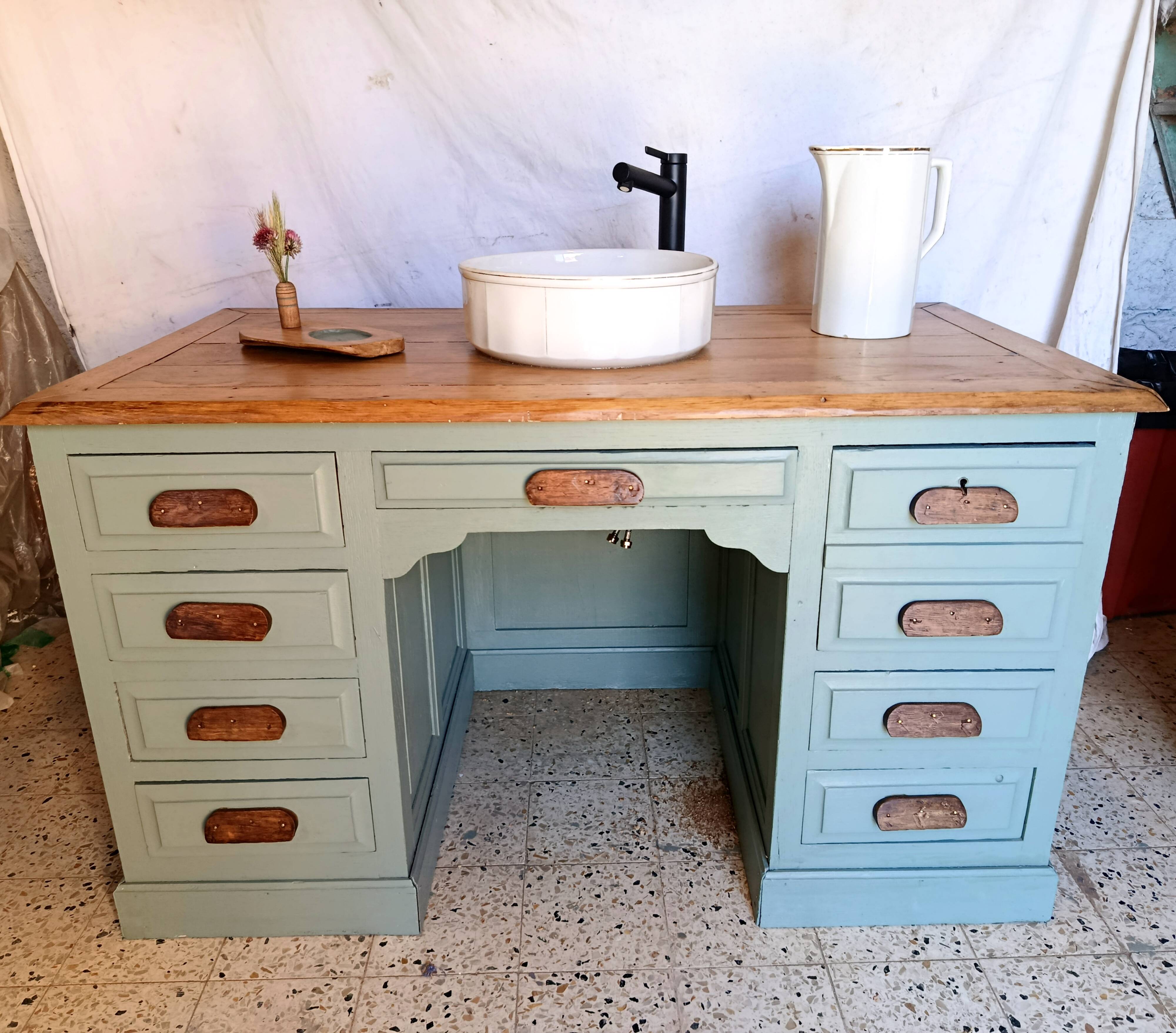 ✨ Unique washbasin furniture filled with history ✨