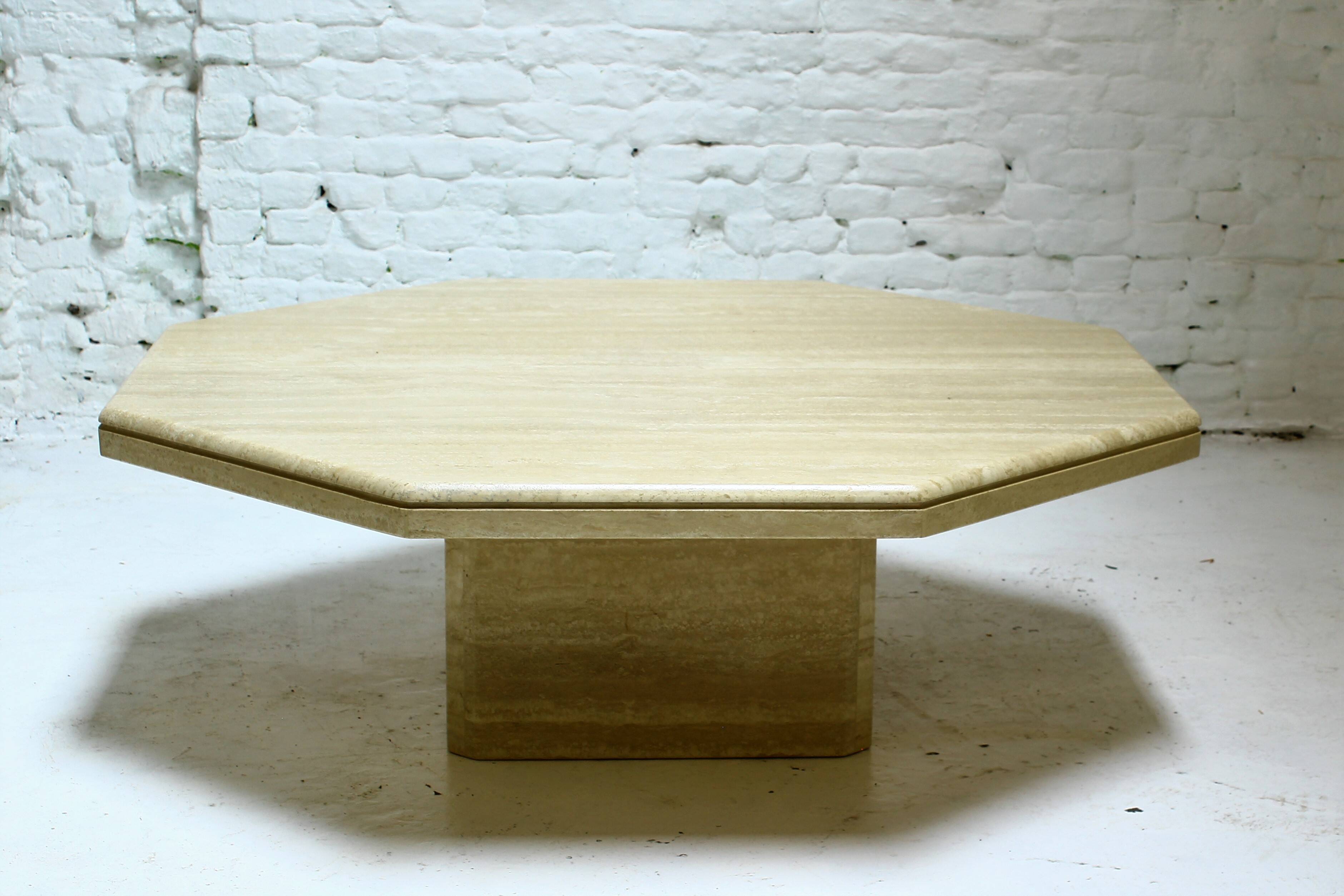 Table basse italienne en travertin, années 1970