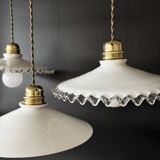 Lot de 3 suspensions vintage en opaline blanche cable vert khaki, France