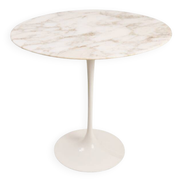 Oval "Tulip" side table by Eero Saarinen for Knoll International, circa 1950.
