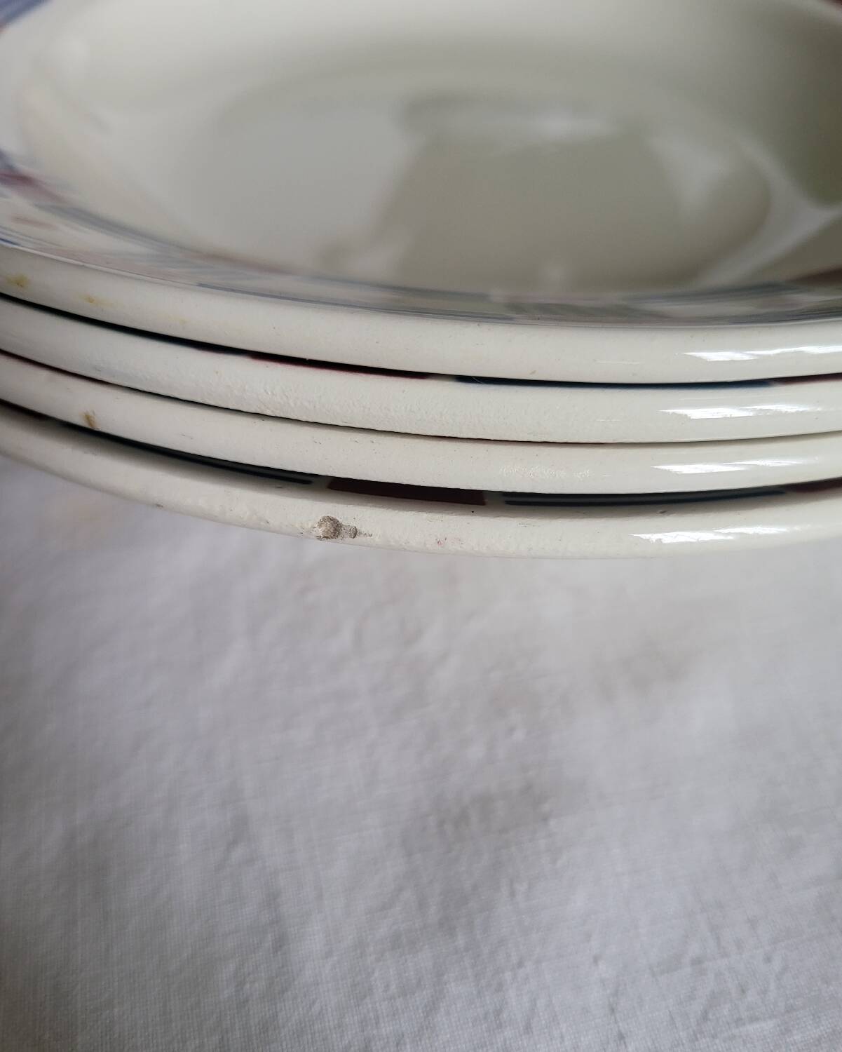 Set of 4 Vincennes earthenware soup plates, Paris.