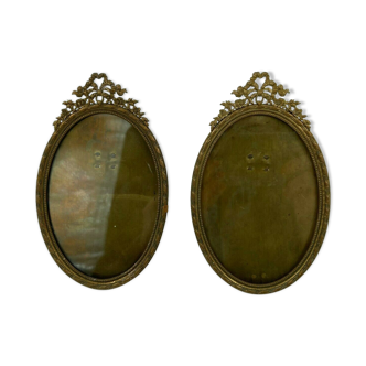 Pair of oval frames in bronze