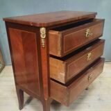 Petite commode marquettée de style transition