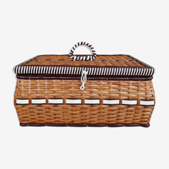 Wicker and scoubidou sewing box